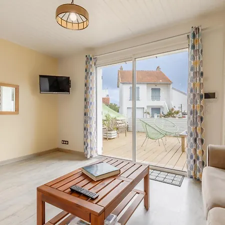 Les Bains De Vendee Apartment *